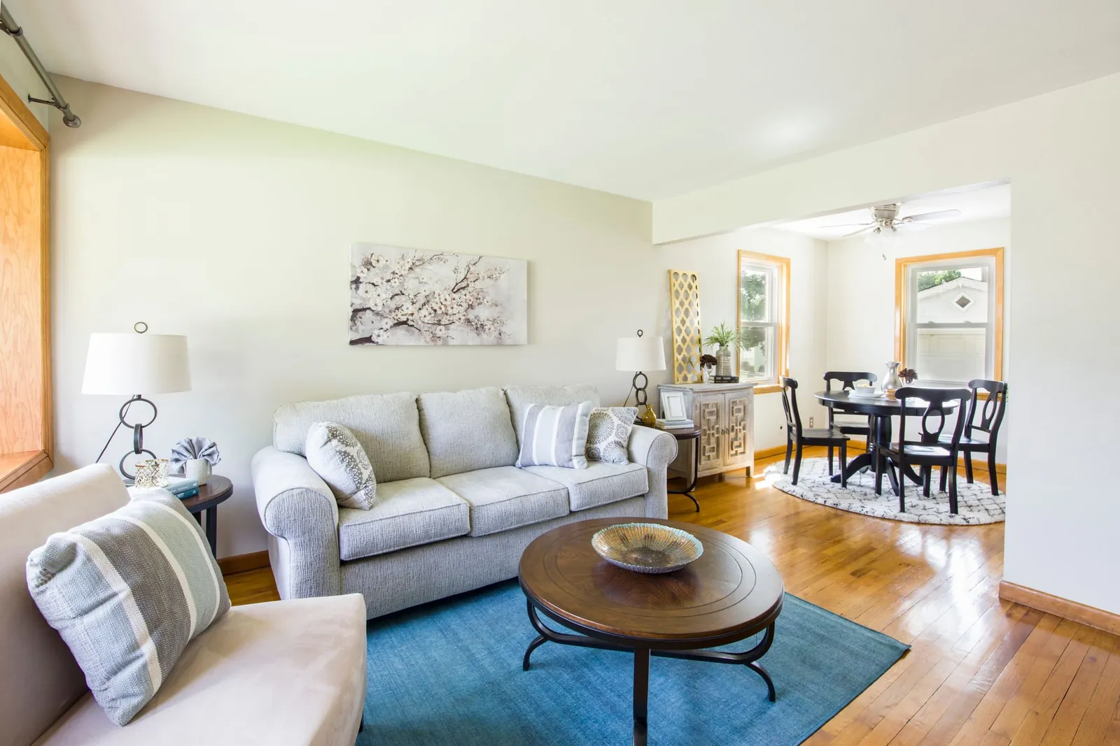 Illustrative stock image for an example listing: Main living area of 2-Bedroom Penthouse in Pera
