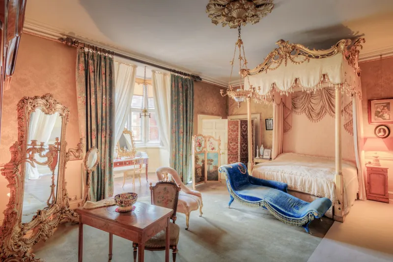 Illustrative stock image for an example listing: Primary bedroom of 2-Bedroom Apartment in Başakşehir